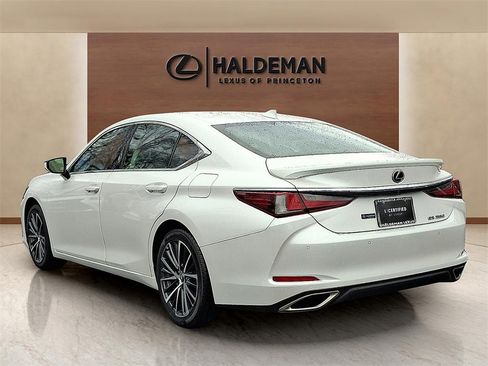 Certified 2022 Lexus ES 350 w/ Premium Package image 4