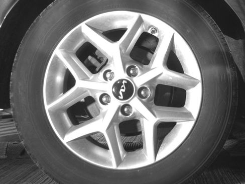 Used 2025 Kia Soul LX w/ LX Technology Package FWD image 20
