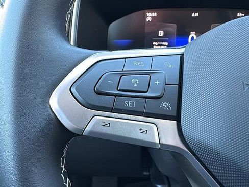 Certified 2025 Volkswagen Taos SE w/ Black Wheel Package image 17