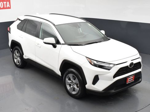 Used 2025 Toyota RAV4 XLE AWD/4WD image 21