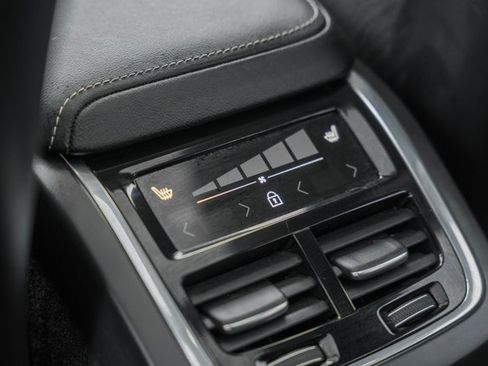 Certified 2023 Volvo XC60 B5 Ultimate w/ Climate Package image 33