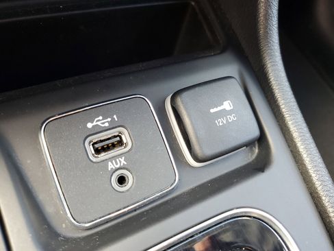 Used 2020 Jeep Cherokee Limited FWD image 20