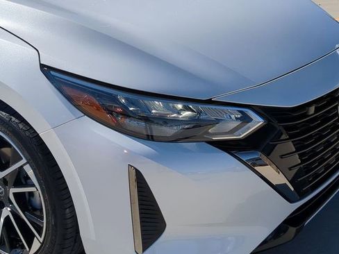 Used 2025 Nissan Sentra SR FWD image 12