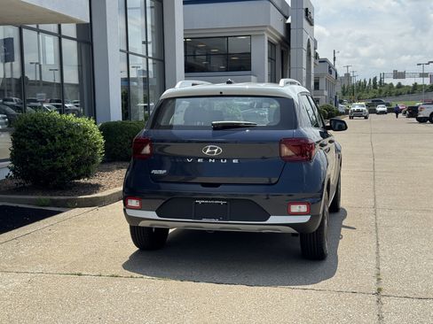 New 2025 Hyundai Venue Limited image 5