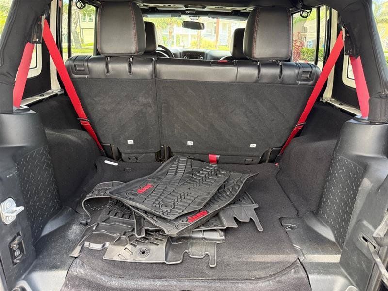 Used 2017 Jeep Wrangler Unlimited Rubicon AWD/4WD image 15