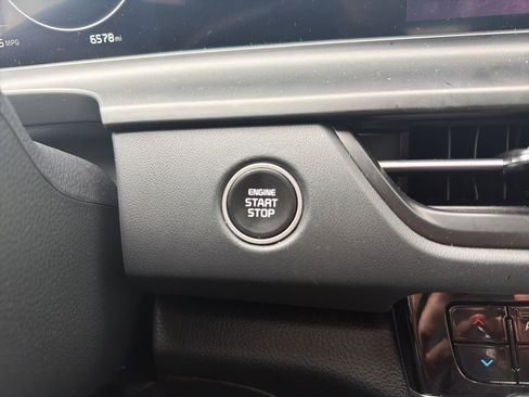 Certified 2025 Kia Seltos EX image 9