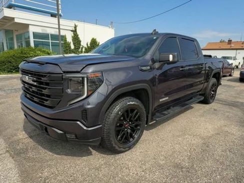 Used 2022 GMC Sierra 1500 Elevation w/ Elevation Premium Package AWD/4WD image 4