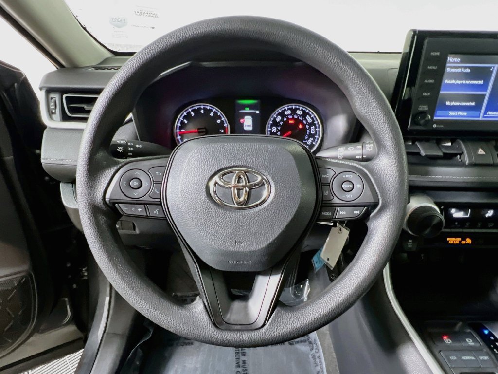 Used 2022 Toyota RAV4 LE FWD image 15