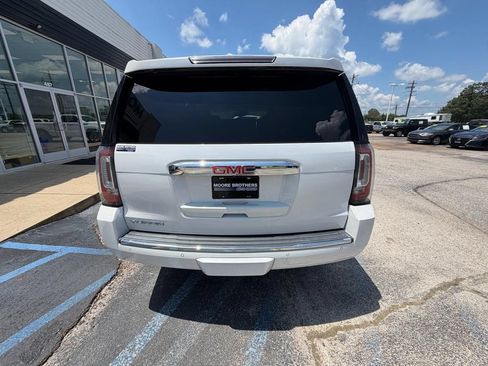 Used 2017 GMC Yukon Denali AWD/4WD image 7