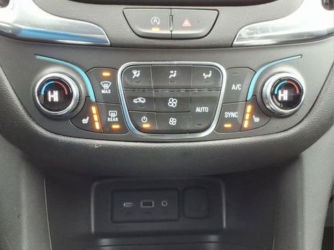 Used 2023 Chevrolet Equinox LT image 19