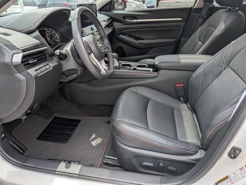 Used 2024 Nissan Altima 2.5 SR w/ SR Premium Package FWD image 12