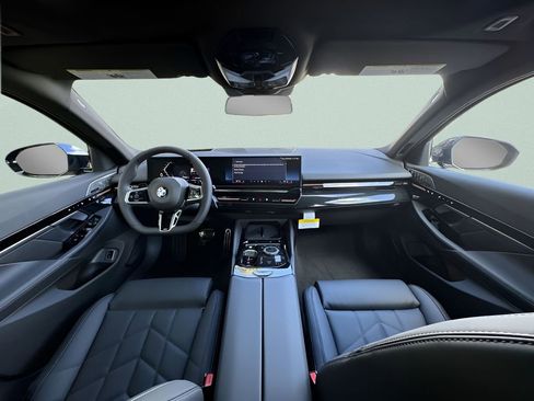 New 2026 BMW 530i xDrive w/ M Sport Package image 25