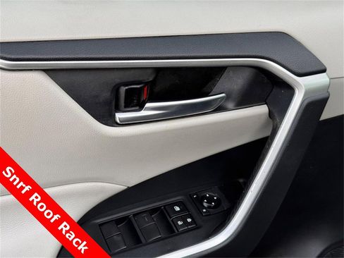 Used 2020 Toyota RAV4 XLE image 18