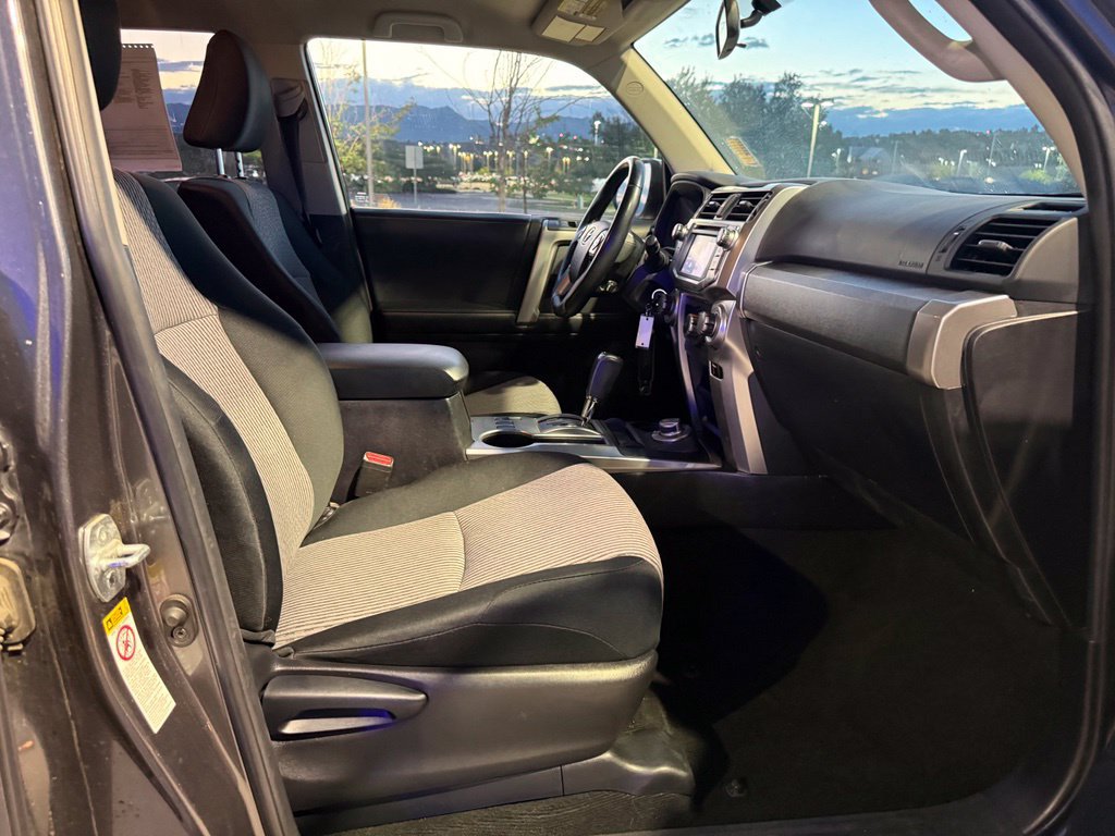 Used 2014 Toyota 4Runner SR5 AWD/4WD image 27