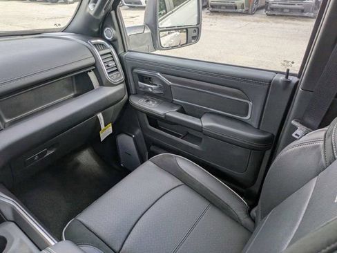 New 2026 RAM 3500 Laramie AWD/4WD image 17