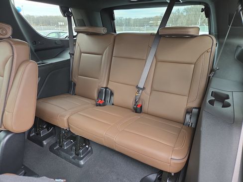 Used 2025 Chevrolet Tahoe High Country w/ Sun And Tow Package image 9