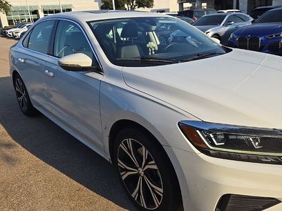 Used 2021 Volkswagen Passat 2.0T SE