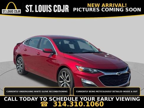 Used 2025 Chevrolet Malibu RS FWD image 1