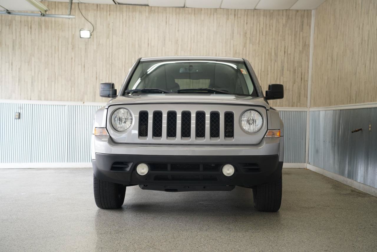 Used 2016 Jeep Patriot Sport w/ Power Value Group FWD image 2