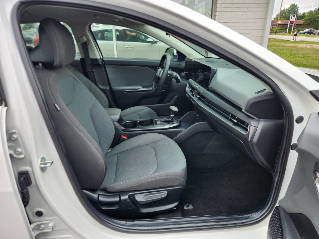 Used 2025 Kia K4 FWD image 10