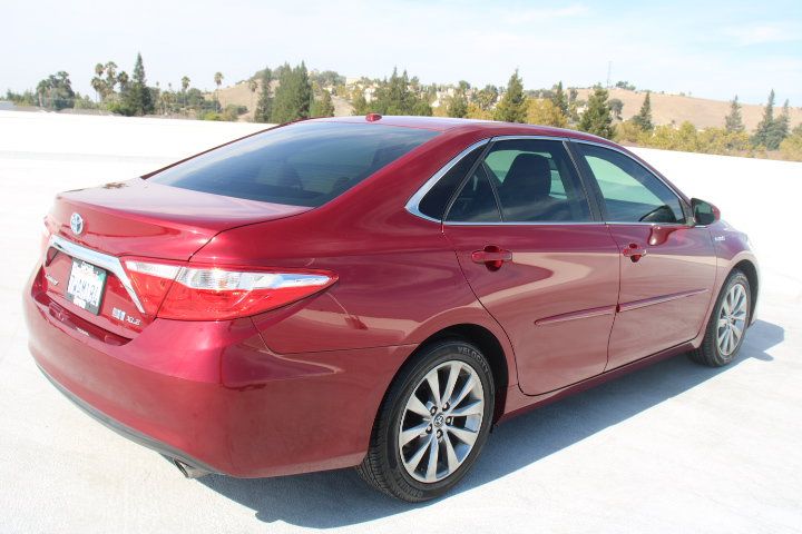 Used 2017 Toyota Camry XLE w/ Moonroof Package FWD image 3
