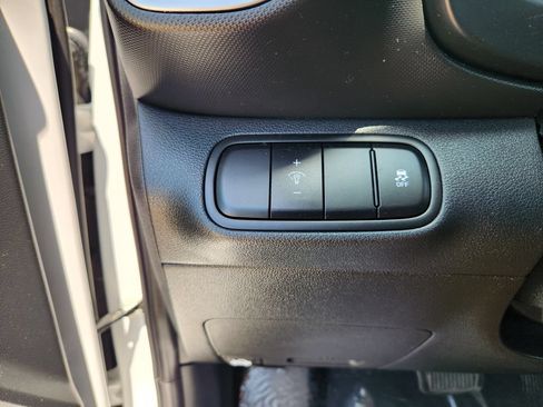 Used 2024 Hyundai Venue SEL FWD image 23