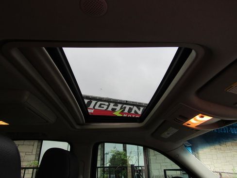 Used 2013 Cadillac Escalade Platinum RWD image 8