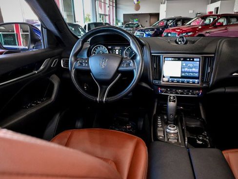 Used 2022 Maserati Levante GT image 32