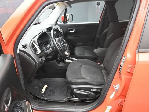 Used 2015 Jeep Renegade Latitude FWD image 16