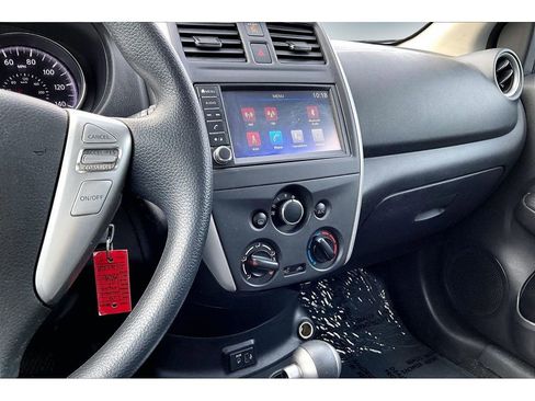 Used 2019 Nissan Versa SV image 9