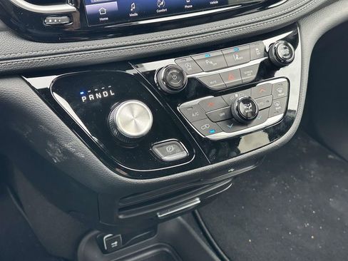 New 2026 Chrysler Pacifica Select image 16