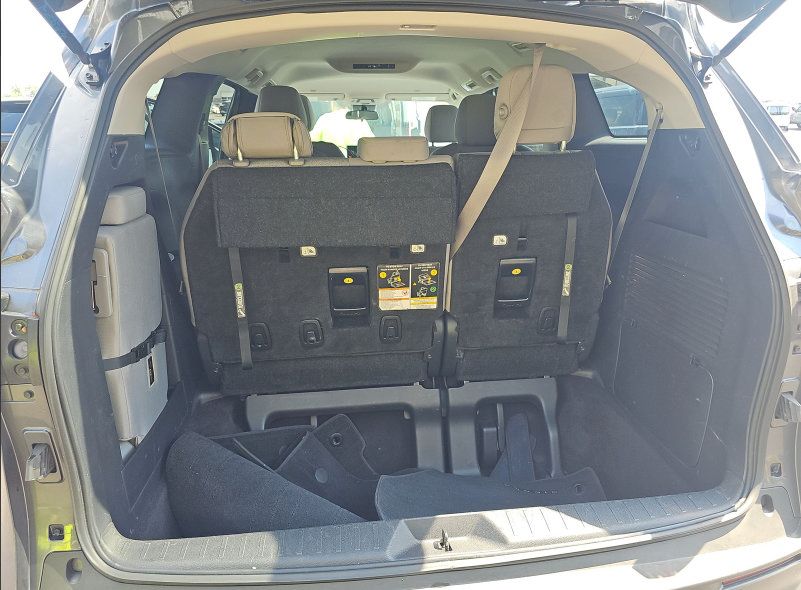 Used 2025 Toyota Sienna LE FWD image 8