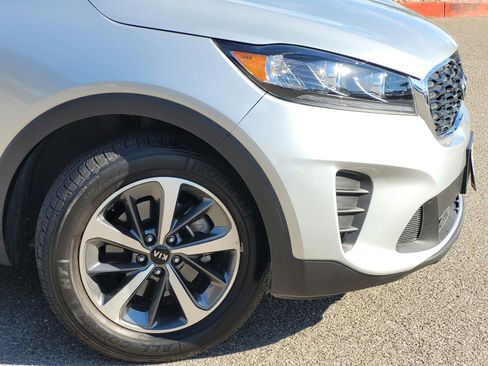 Used 2020 Kia Sorento LX image 16