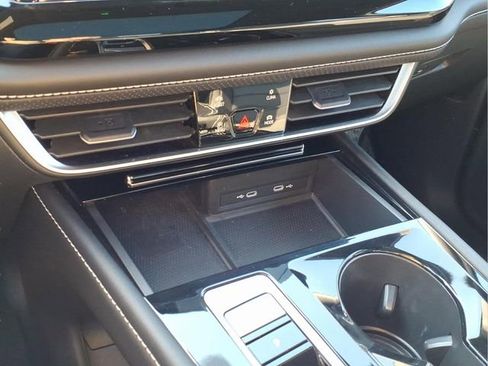 Used 2024 Volkswagen Atlas Cross Sport SEL R-Line image 27