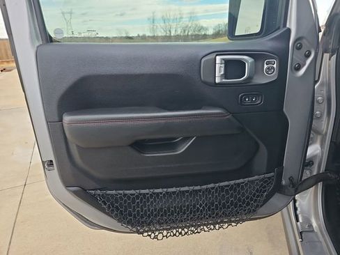 Used 2018 Jeep Wrangler Unlimited Rubicon w/ Dual Top Group AWD/4WD image 22