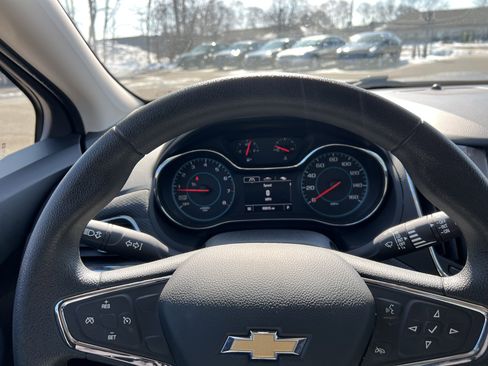 Used 2018 Chevrolet Cruze LT w/ Convenience Package image 20