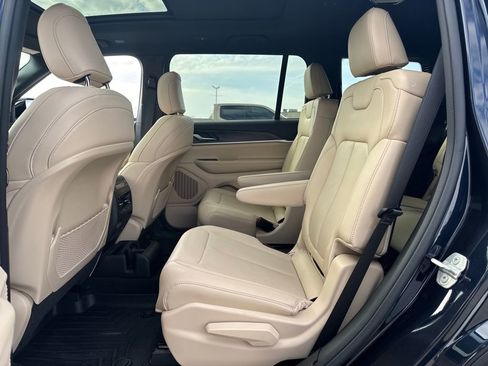 Used 2023 Jeep Grand Cherokee L Limited image 17