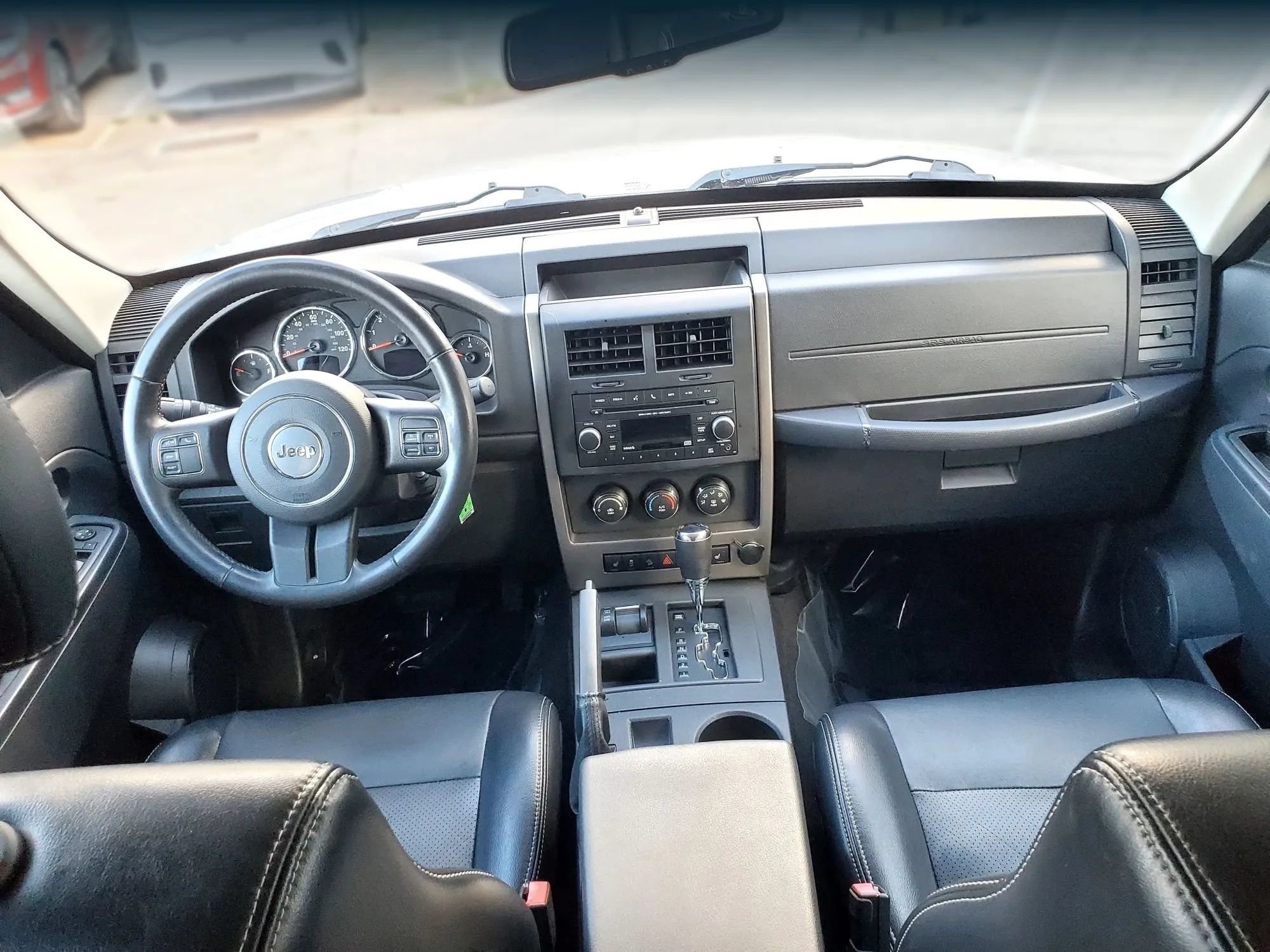 Used 2012 Jeep Liberty Sport AWD/4WD image 30