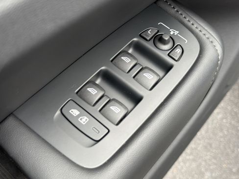 Certified 2025 Volvo XC60 B5 Plus w/ Climate Package image 15