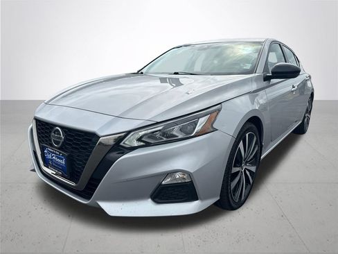 Used 2021 Nissan Altima 2.0 SR FWD image 2