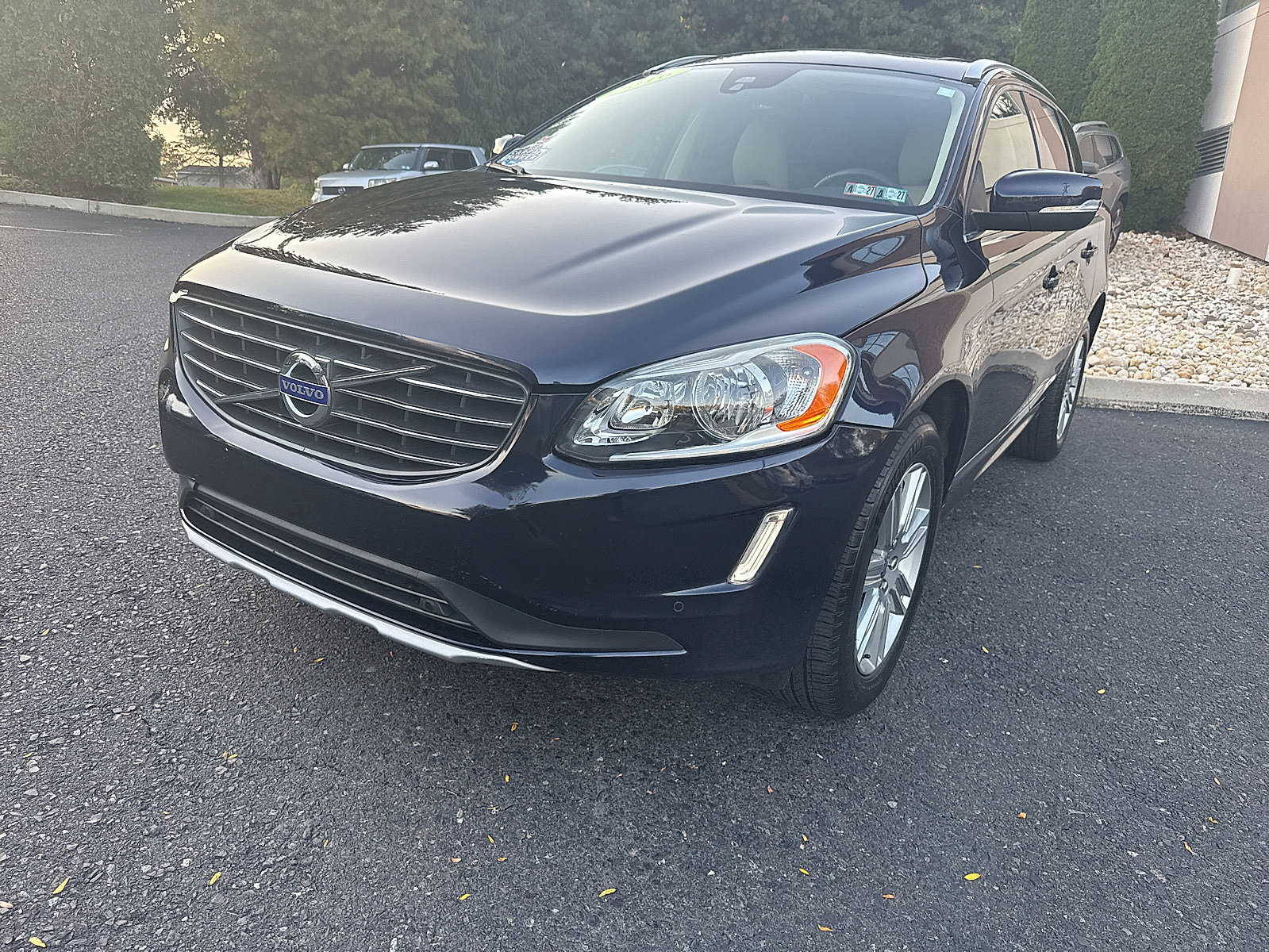 Used 2016 Volvo XC60 T6 w/ Proximity Package AWD/4WD image 12