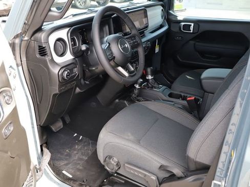 New 2026 Jeep Gladiator Sport AWD/4WD image 11