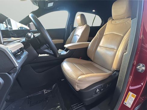 Used 2025 Cadillac XT4 Premium Luxury FWD image 10