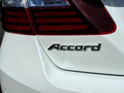 Used 2017 Honda Accord Touring image 14