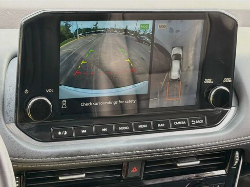 Used 2023 Nissan Rogue SL w/ SL Premium Package FWD image 11