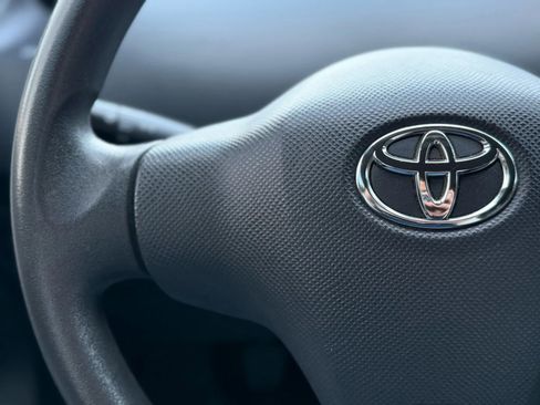 Used 2011 Toyota Yaris 2-Door Hatchback image 25