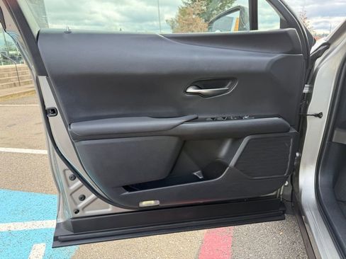 Used 2021 Lexus UX 200 image 12