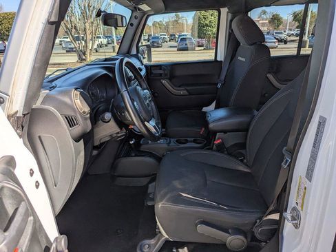 Used 2018 Jeep Wrangler Unlimited Sport image 13