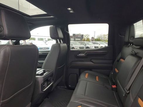 Certified 2023 GMC Sierra 1500 AT4 w/ Technology Package AWD/4WD image 8