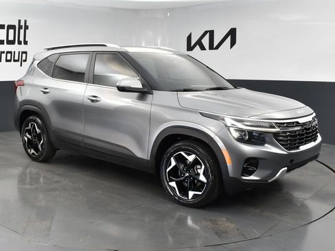 Used 2024 Kia Seltos EX FWD image 7